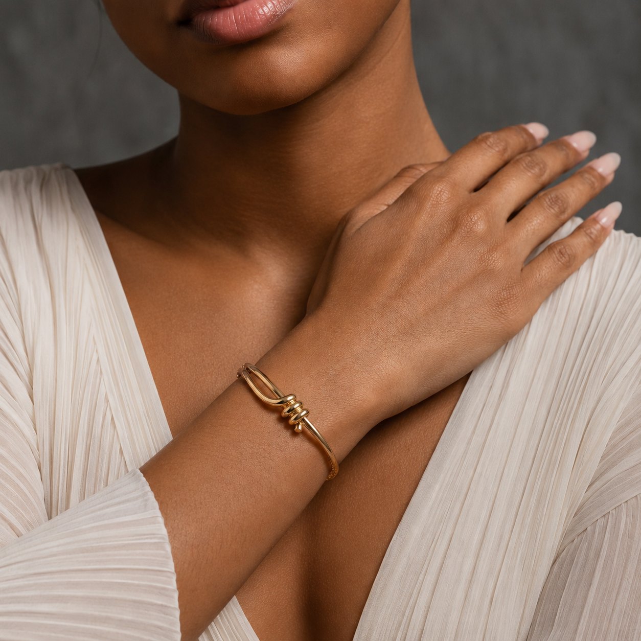 Petite Knot Bangle