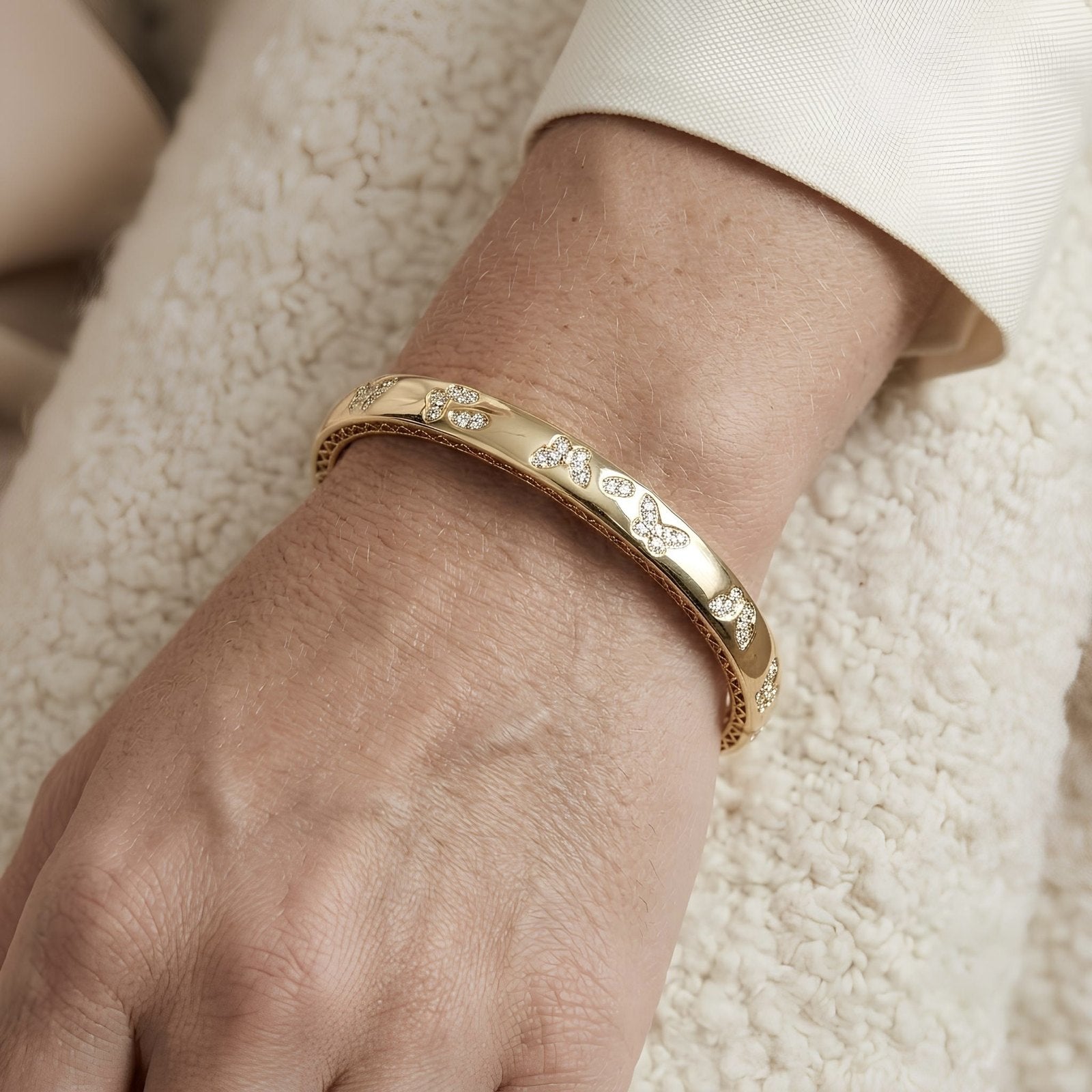 Ivory Enamel Floral Bangle
