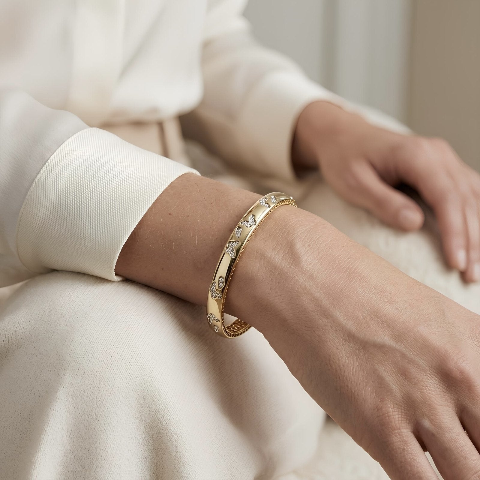 Ivory Enamel Floral Bangle