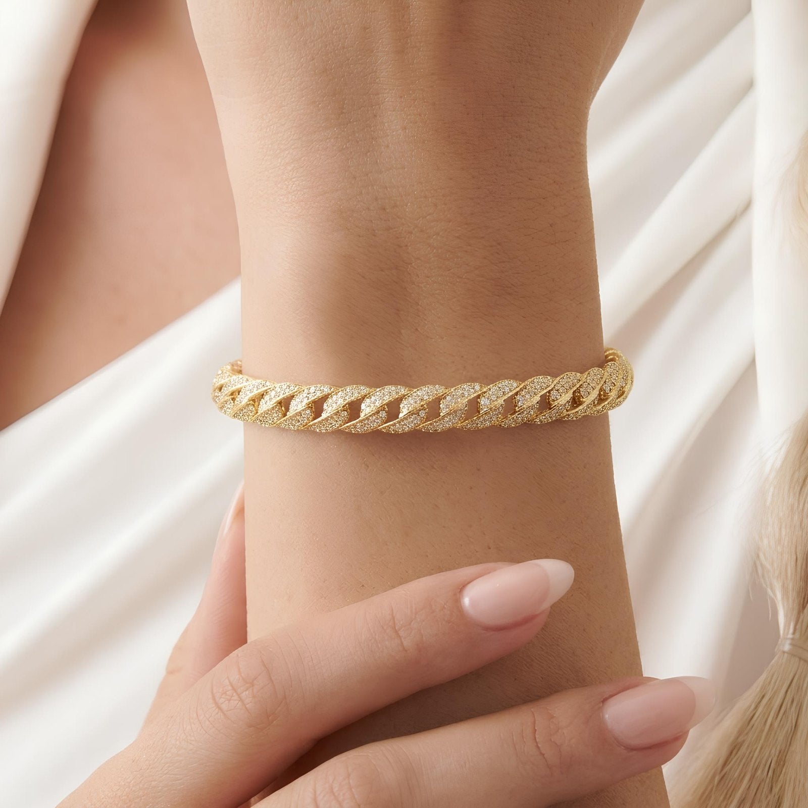 Pave Curb Chain Bangle