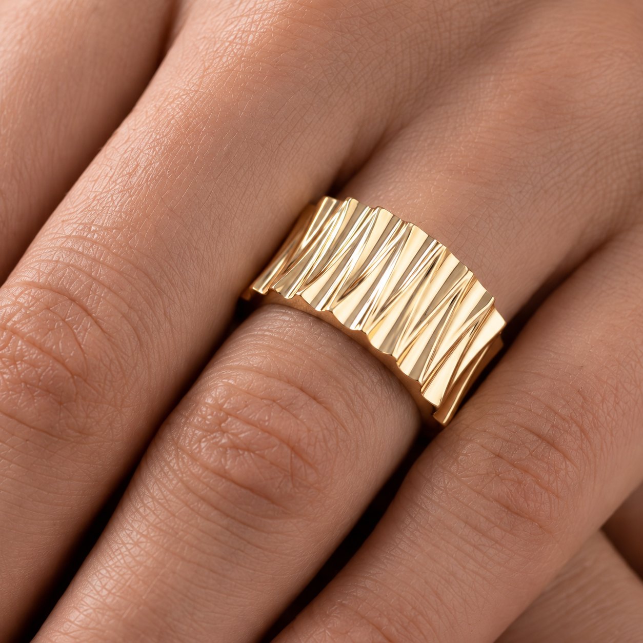 Ribbed Band Ring